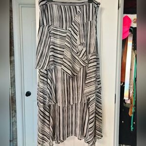 INC International Concepts Black White Lined Flowy Maxi Skirt Size 12.